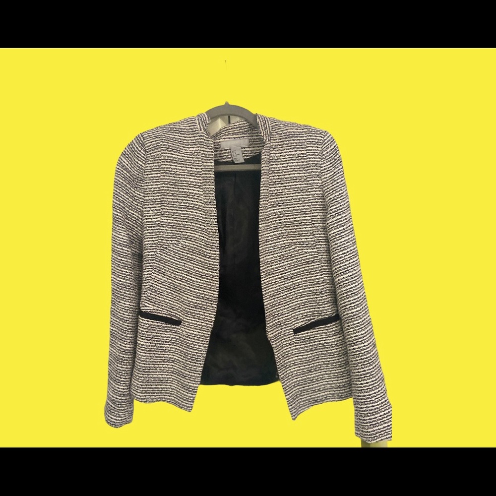 H&M BLAZER BEIGE AND BKACK SIZE 8